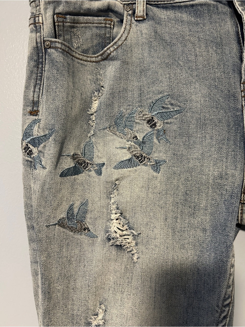 Velvet Heart Light Gray Distressed Floral Embroidered Bird Ankle Jeans 31